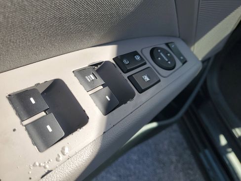 Used 2017 Hyundai Elantra SE image 11