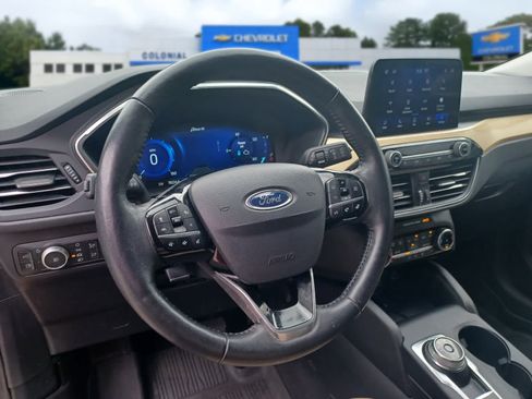 Used 2022 Ford Escape Titanium w/ Titanium Elite Package AWD/4WD image 9