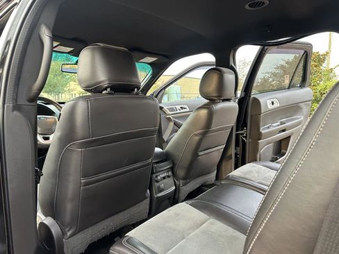 Used 2015 Ford Explorer XLT w/ Equipment Group 202B image 33