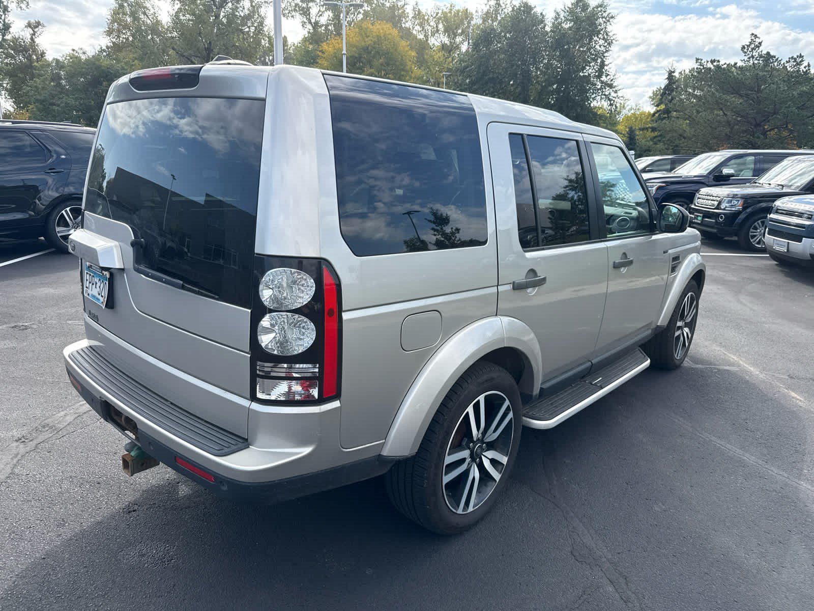 Used 2016 Land Rover LR4 AWD/4WD image 4