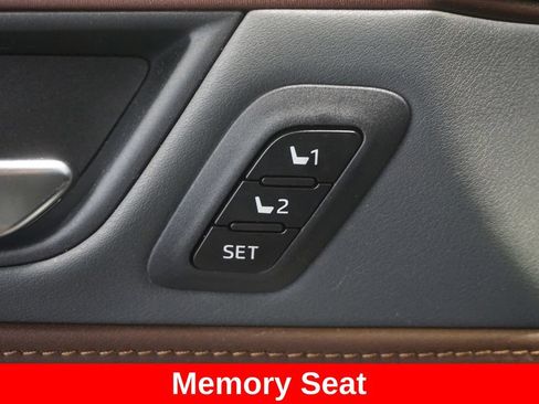 Used 2022 Toyota Venza Limited AWD/4WD image 6