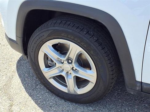 Used 2024 Jeep Compass Latitude AWD/4WD image 24
