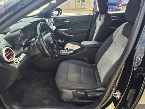 Used 2025 Chevrolet Trax RS w/ Driver Confidence Package FWD image 6
