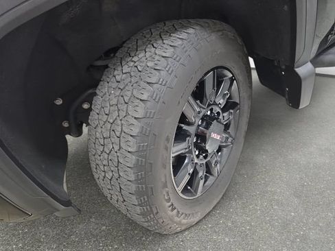 Used 2024 GMC Sierra 2500 AT4 w/ Technology Package AWD/4WD image 29