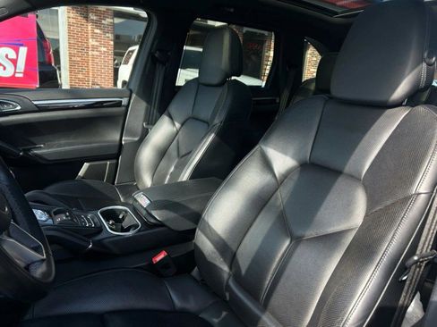 Used 2018 Porsche Cayenne Sport Utility 4D image 15
