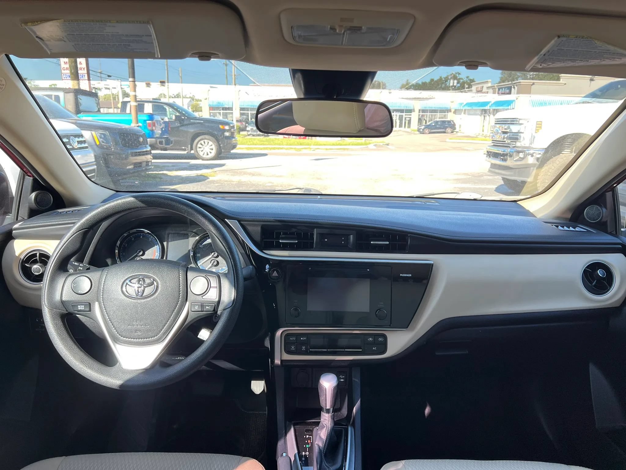 Used 2017 Toyota Corolla LE FWD image 10