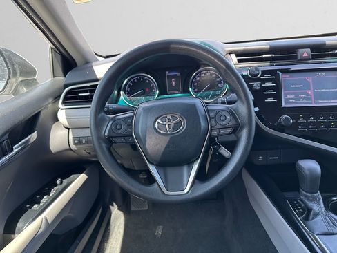 Used 2018 Toyota Camry LE FWD image 13