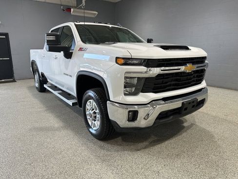 Used 2024 Chevrolet Silverado 2500 LT w/ Convenience Package AWD/4WD image 1