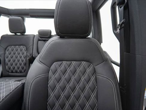 Used 2025 Ford Bronco Summertime image 37