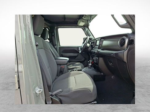 Used 2022 Jeep Gladiator Willys image 12