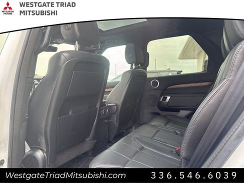 Used 2019 Land Rover Discovery HSE image 24