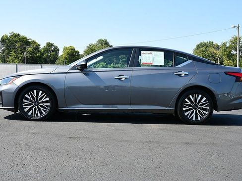 Used 2024 Nissan Altima 2.5 SV FWD image 4
