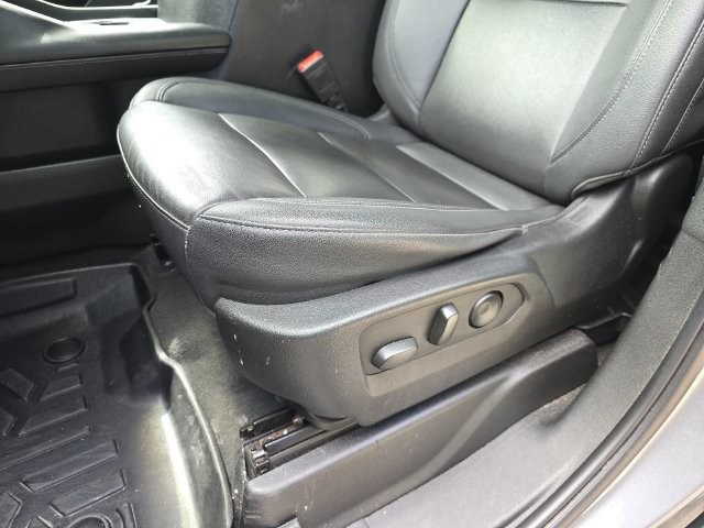 Used 2022 Chevrolet Suburban LT RWD image 23