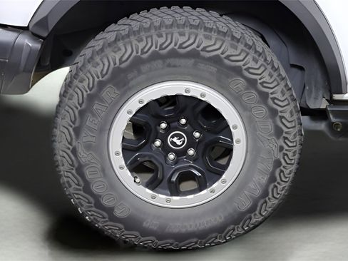 Used 2022 Ford Bronco Badlands image 7