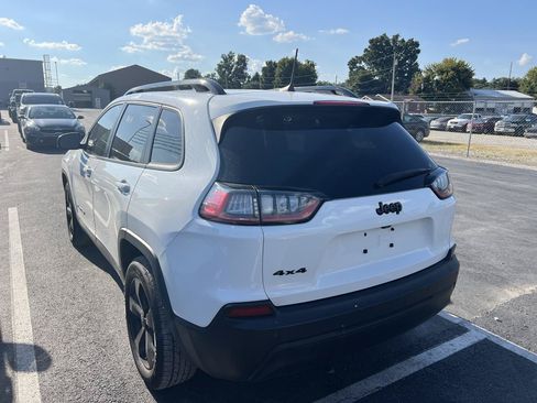 Used 2019 Jeep Cherokee Latitude Plus AWD/4WD image 4