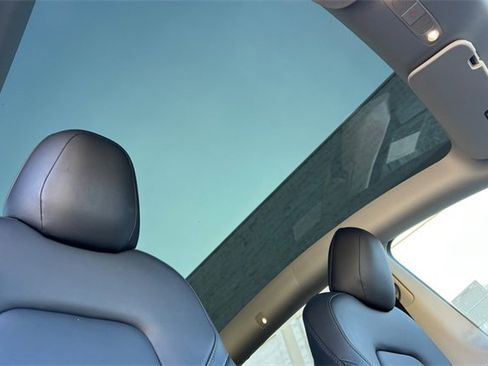 Used 2023 Tesla Model Y Performance image 19