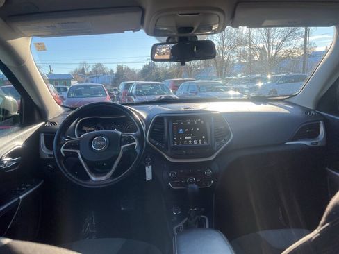 Used 2018 Jeep Cherokee Latitude AWD/4WD image 7