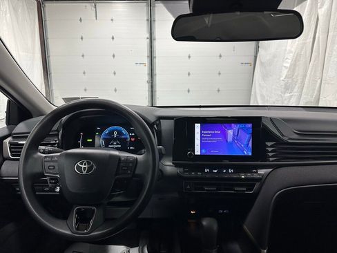 Used 2025 Toyota Camry LE image 16