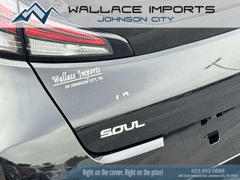 Used 2024 Kia Soul LX w/ Option Group 015 FWD image 11