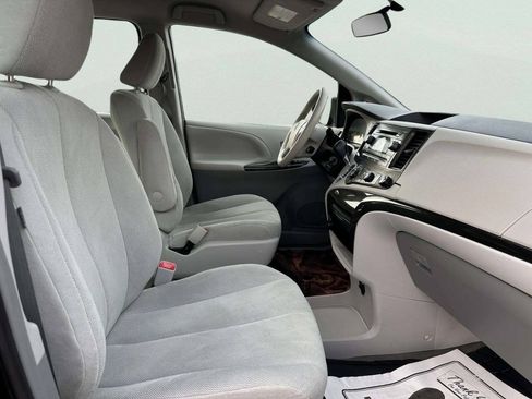 Used 2014 Toyota Sienna L FWD image 21