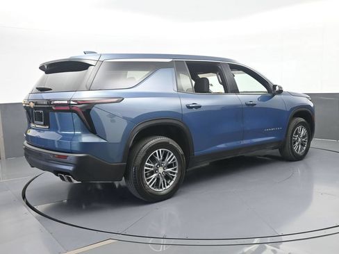 Used 2024 Chevrolet Traverse LS FWD image 6