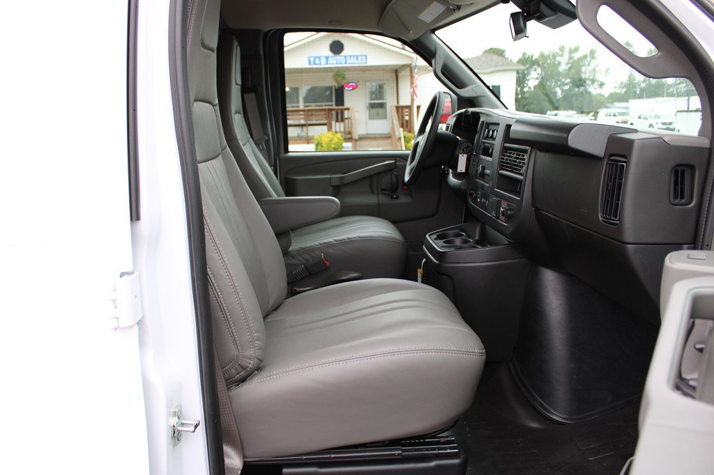 Used 2025 Chevrolet Express 3500 Extended w/ Driver Convenience Package RWD image 24