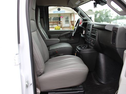 Used 2025 Chevrolet Express 3500 Extended w/ Driver Convenience Package RWD image 24