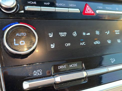 Used 2025 Hyundai Santa Fe Limited FWD image 29