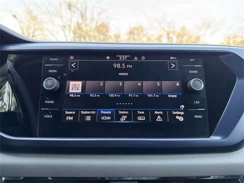 Used 2022 Volkswagen Taos SE image 16