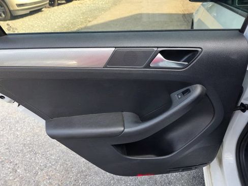 Used 2016 Volkswagen Jetta SE FWD image 18