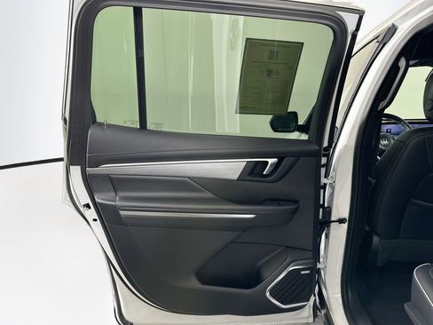 Used 2025 Buick Enclave Preferred FWD image 27