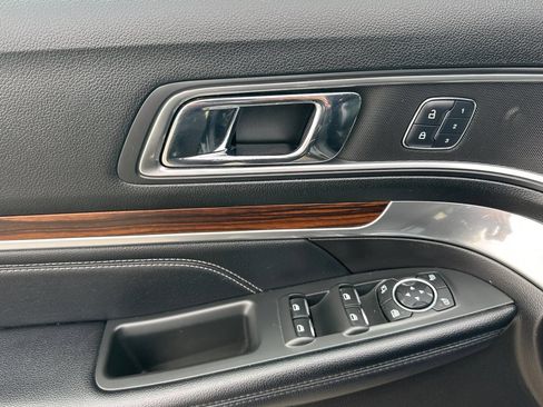 Used 2017 Ford Explorer Limited FWD image 11