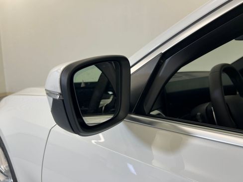 Used 2025 BMW 330i xDrive Sedan w/ Premium Package AWD/4WD image 21