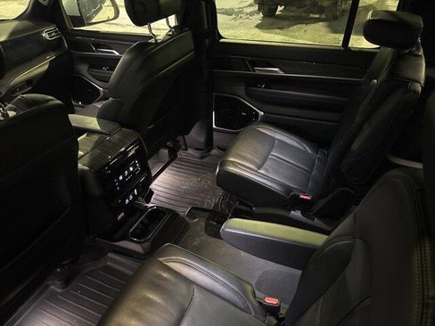 Used 2022 Jeep Wagoneer Series III w/ Premium Group I image 8