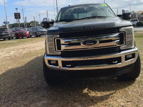 Used 2017 Ford F250 XLT w/ XLT Premium Package image 3