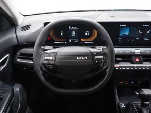 Used 2025 Kia K4 LXS image 14