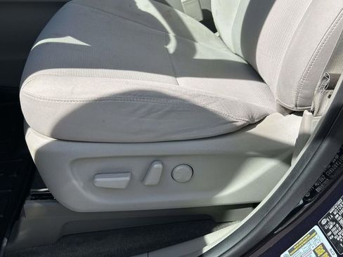 Used 2021 Kia Sedona LX FWD image 16