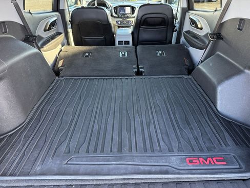 Used 2019 GMC Terrain SLT w/ Preferred Package image 17