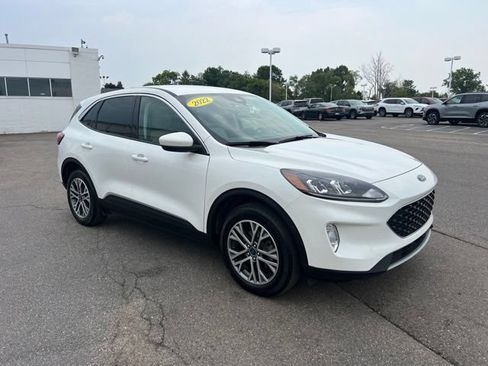 Used 2022 Ford Escape SEL w/ Class II Trailer Tow Package AWD/4WD image 3