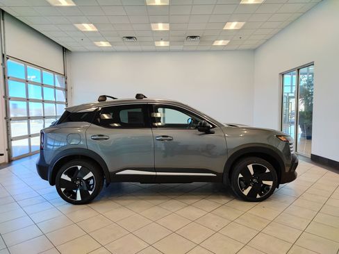 New 2026 Nissan Kicks SR w/ Cold Weather Package image 2