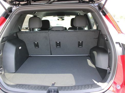 New 2027 Chevrolet Equinox LT w/ Safety and Technology Package FWD image 14
