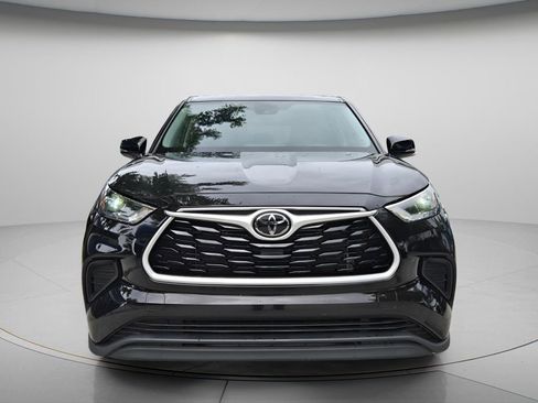 Used 2022 Toyota Highlander L FWD image 5