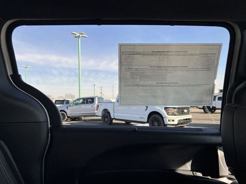 New 2026 Chrysler Pacifica Select image 41