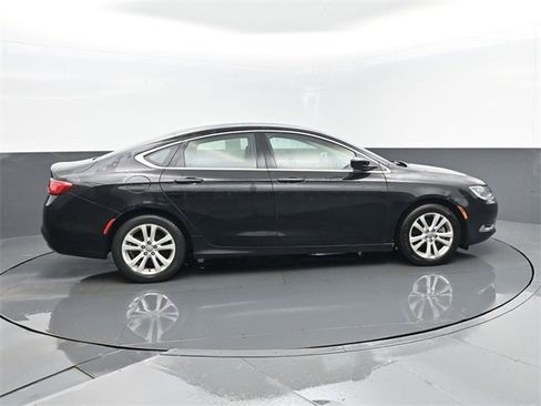 Used 2016 Chrysler 200 Limited image 4