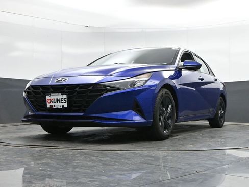 Used 2023 Hyundai Elantra Blue FWD image 44