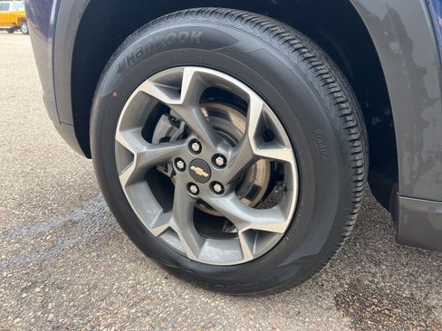 Used 2024 Chevrolet Trax LT w/ Driver Confidence Package image 12