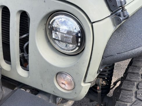 Used 2017 Jeep Wrangler Unlimited Sport w/ Connectivity Group image 6