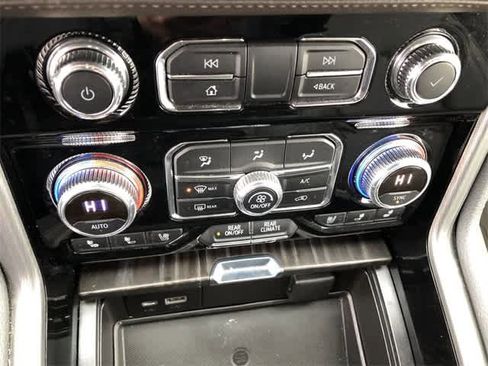 Used 2021 GMC Yukon XL Denali w/ Denali Premium Package image 18