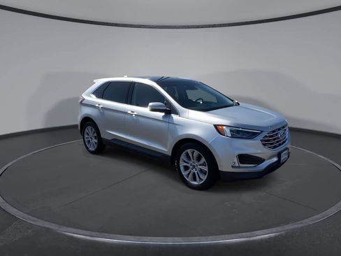 Used 2019 Ford Edge Titanium w/ Equipment Group 301A AWD/4WD image 2