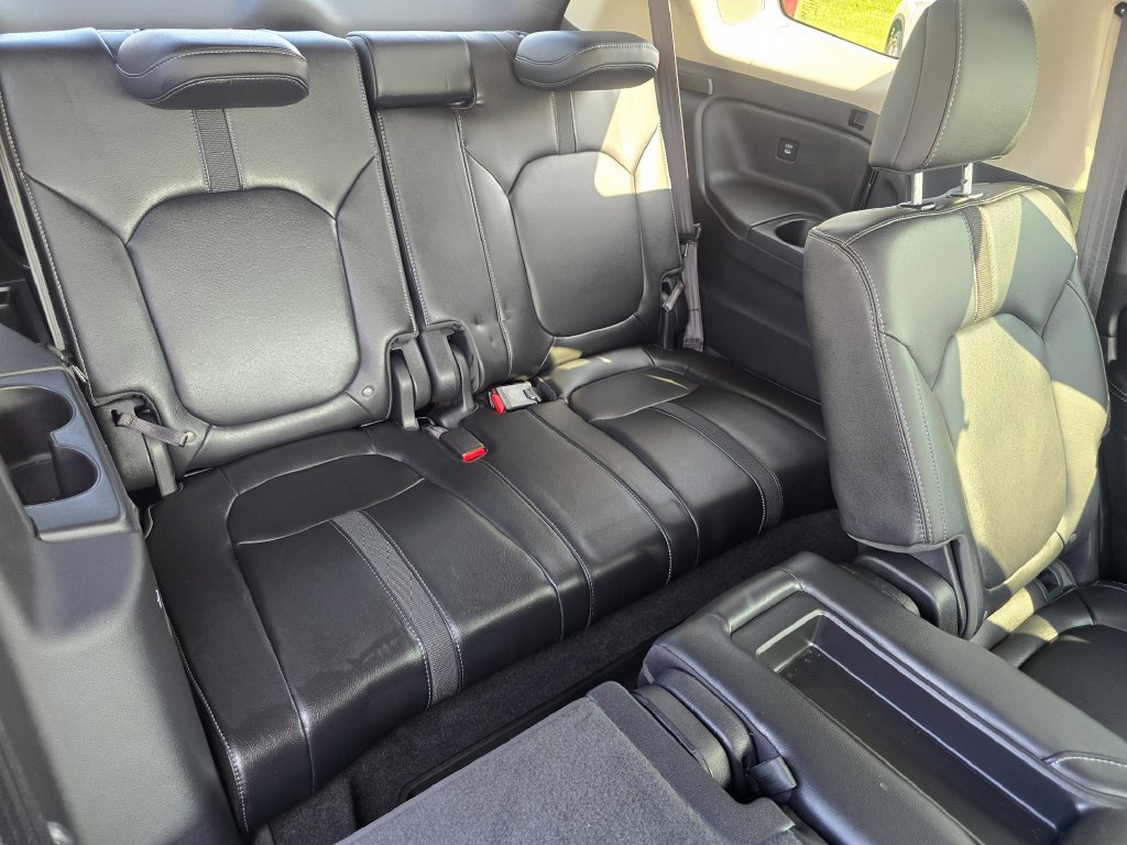 Certified 2025 Honda Pilot Touring image 15